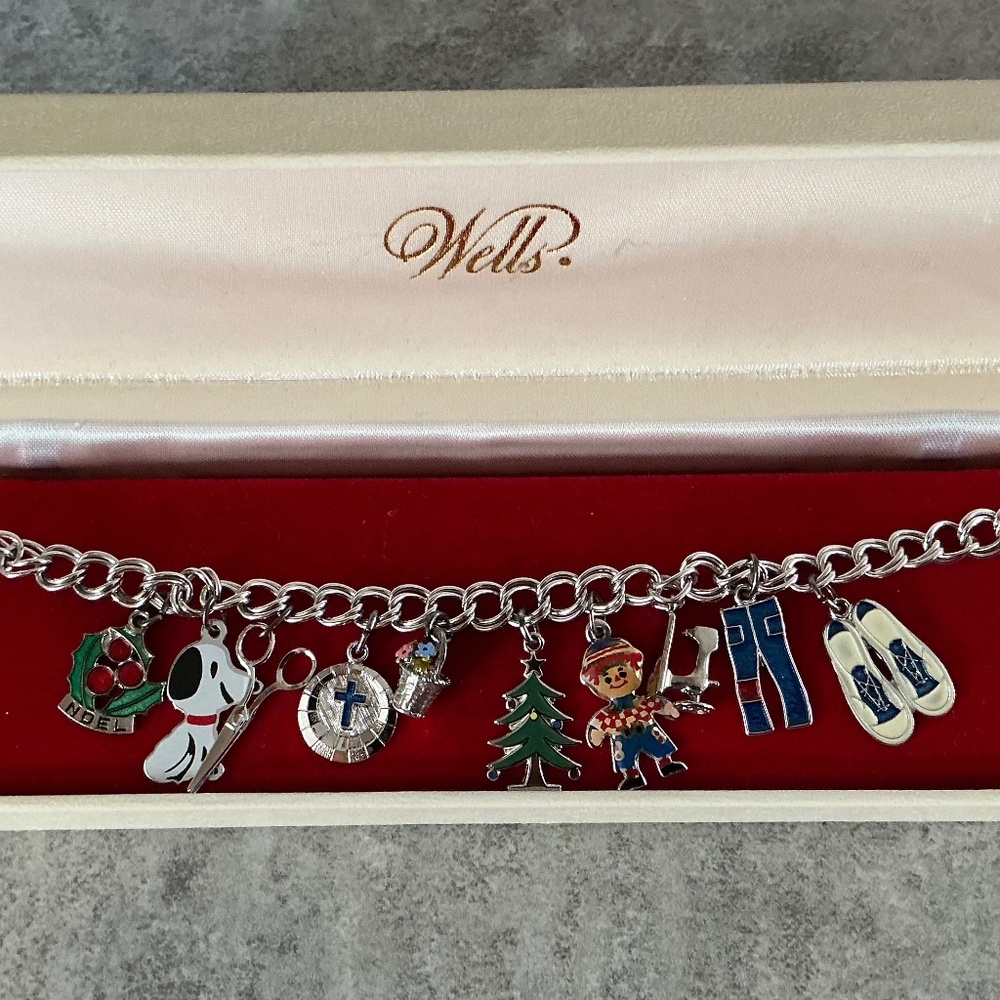 Wells Vintage 1970’s Sterling Silver Double Link Charm Bracelet With 10 Charms